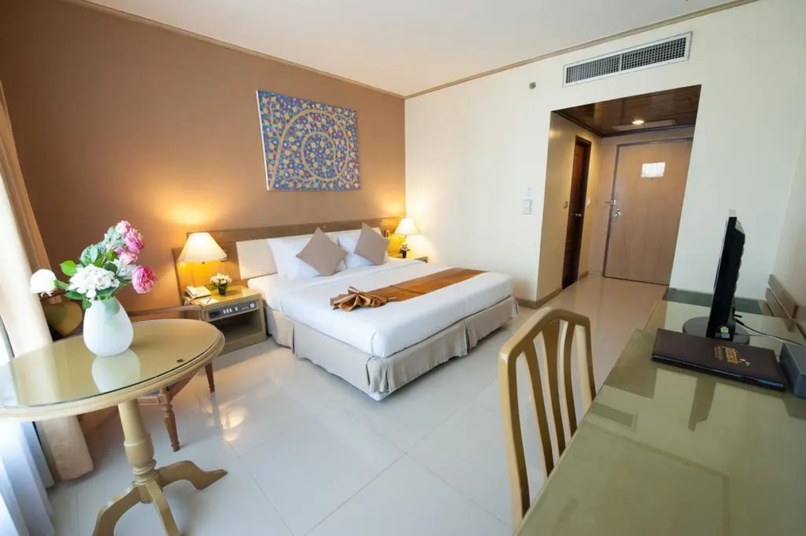 Pinnacle Lumpinee Park Hotel