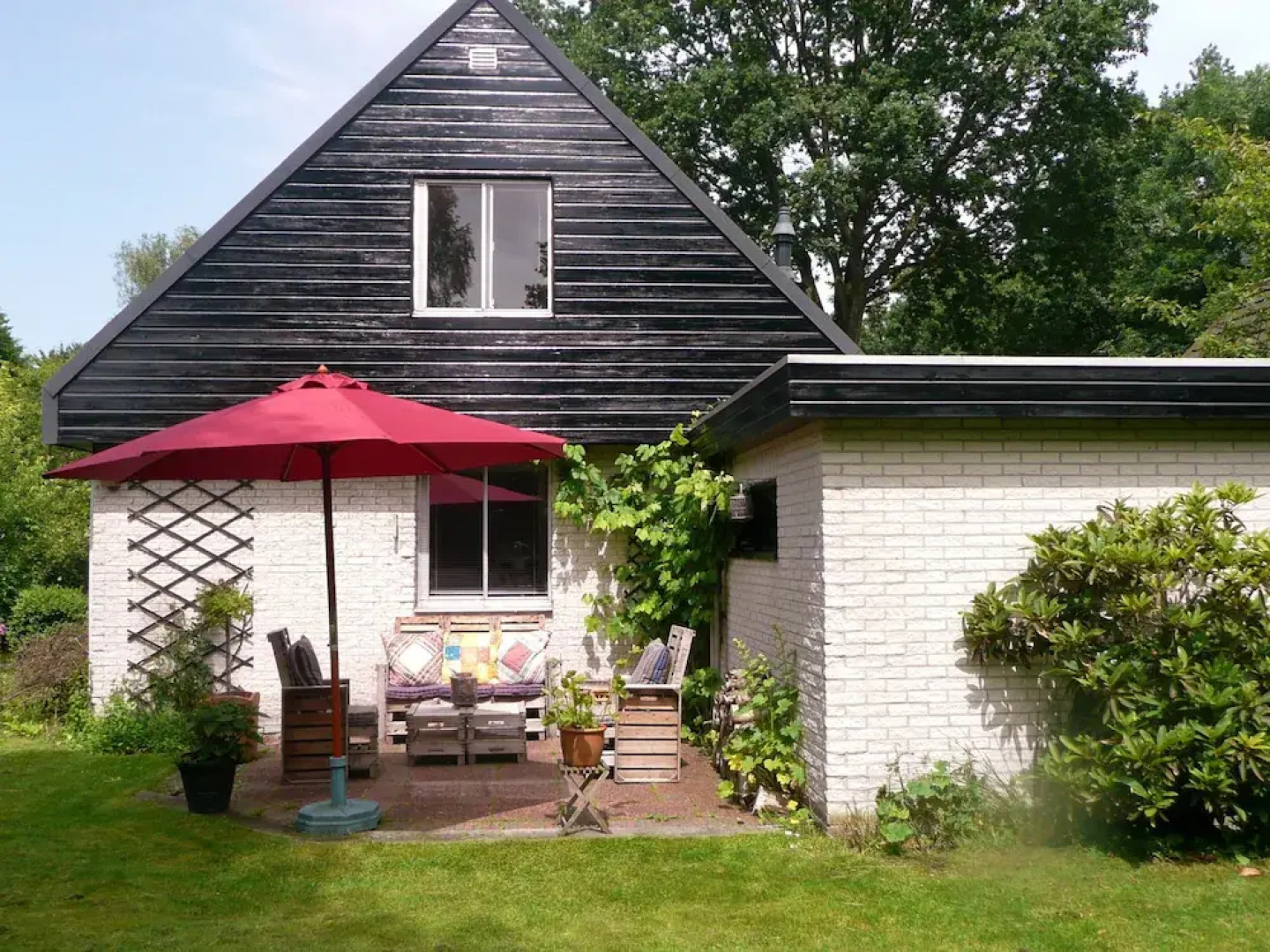 Detached Holiday Home in Friesland near the Forest