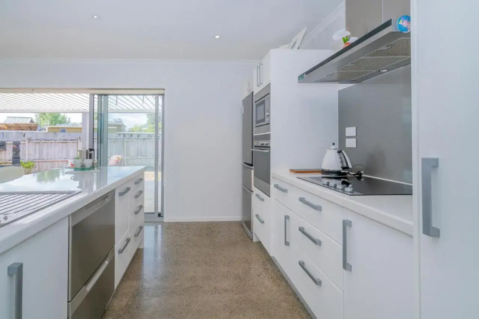 Rose's Beach Pad - Matarangi Holiday Home