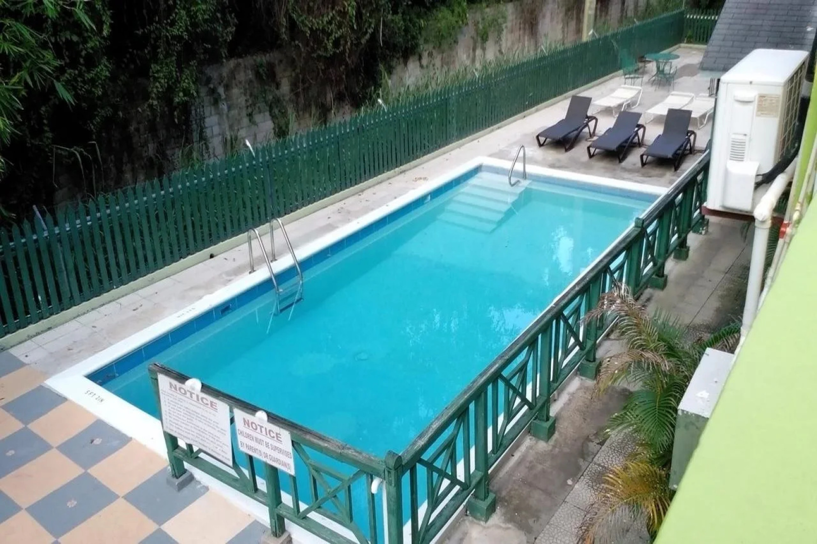 Pineapple Court Hotel