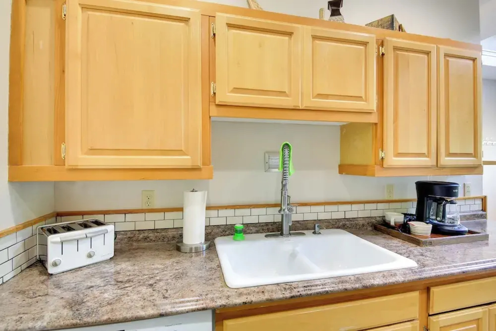 ~14 Mi to Schweitzer Mtn: Lakefront Home