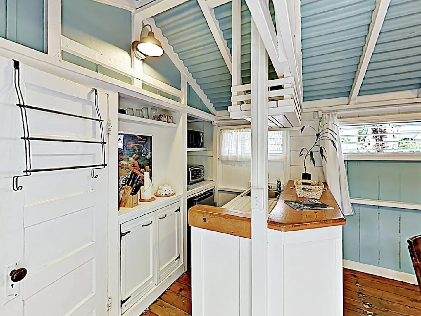 New Listing! Ohana Studio - Steps to Lanikai Beach cabin