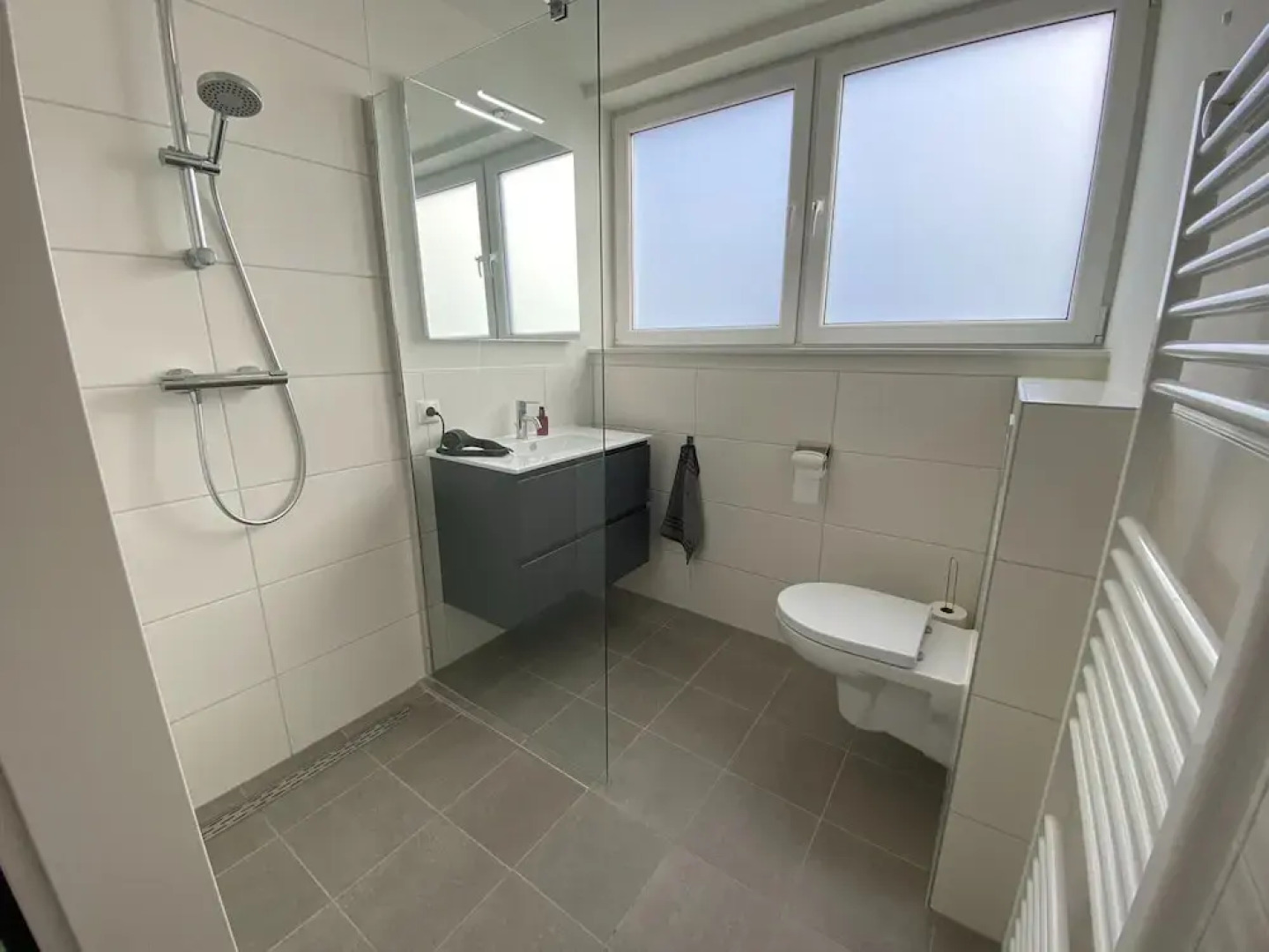 Lakeview Villa With Swimming and Fishing Pier