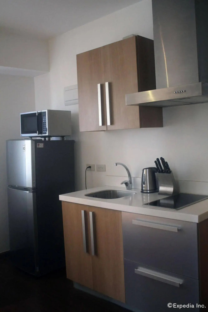 SIGLO SUITES @ The Knightsbridge Residences