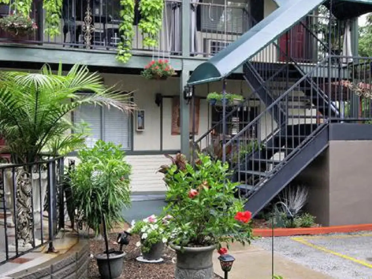 TradeWinds Lodging Bed and Breakfast