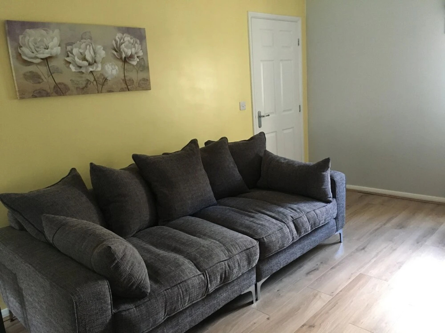 Impeccable Modern Two Bed House in Colwyn Bay