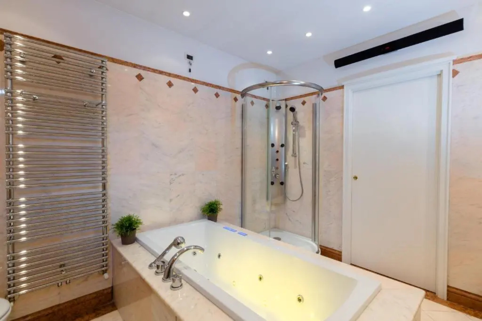 Lake Front Luxury Suites (Adults Only)