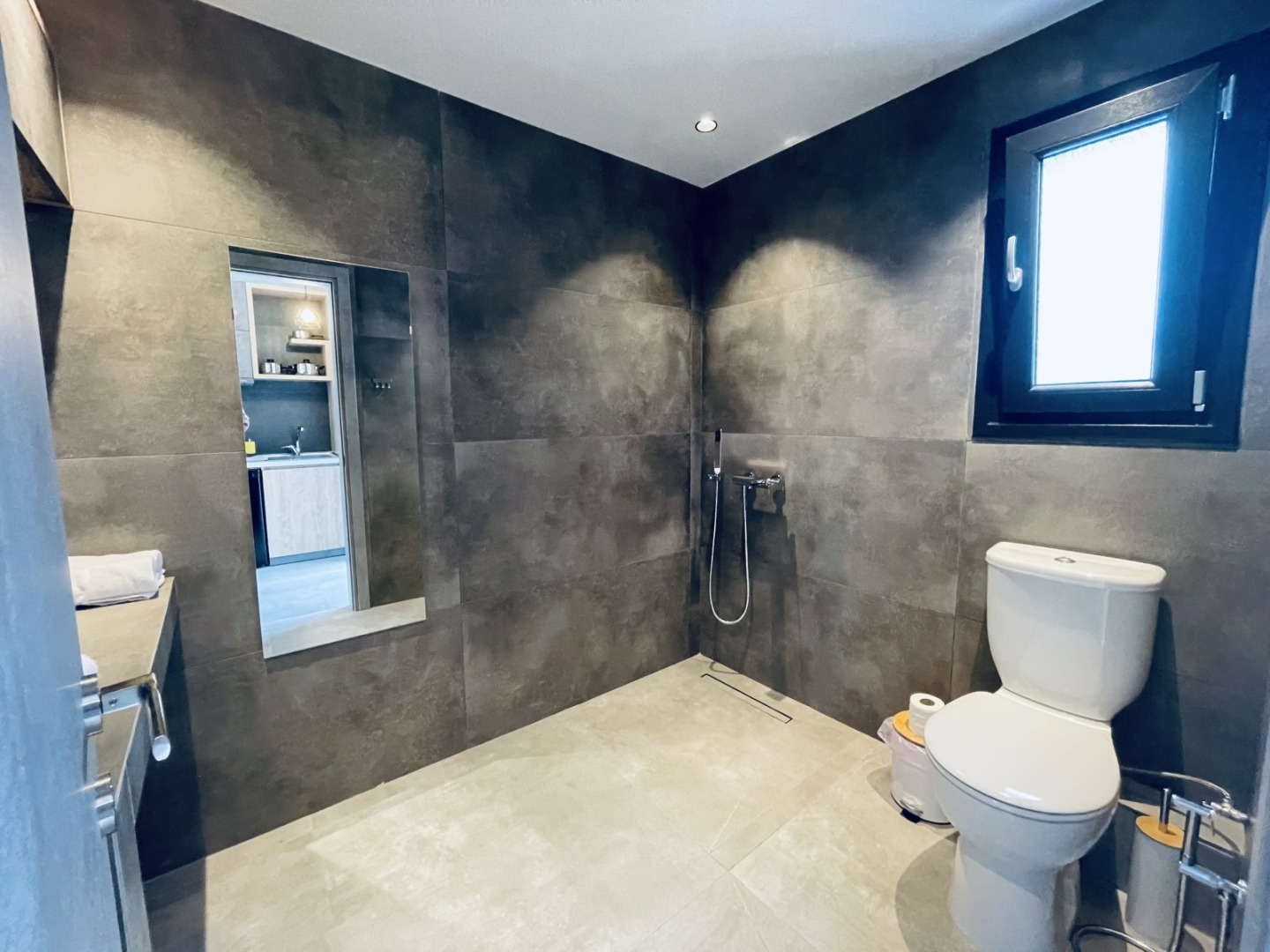 TheaSea Luxury Suites- Studio Suite 3