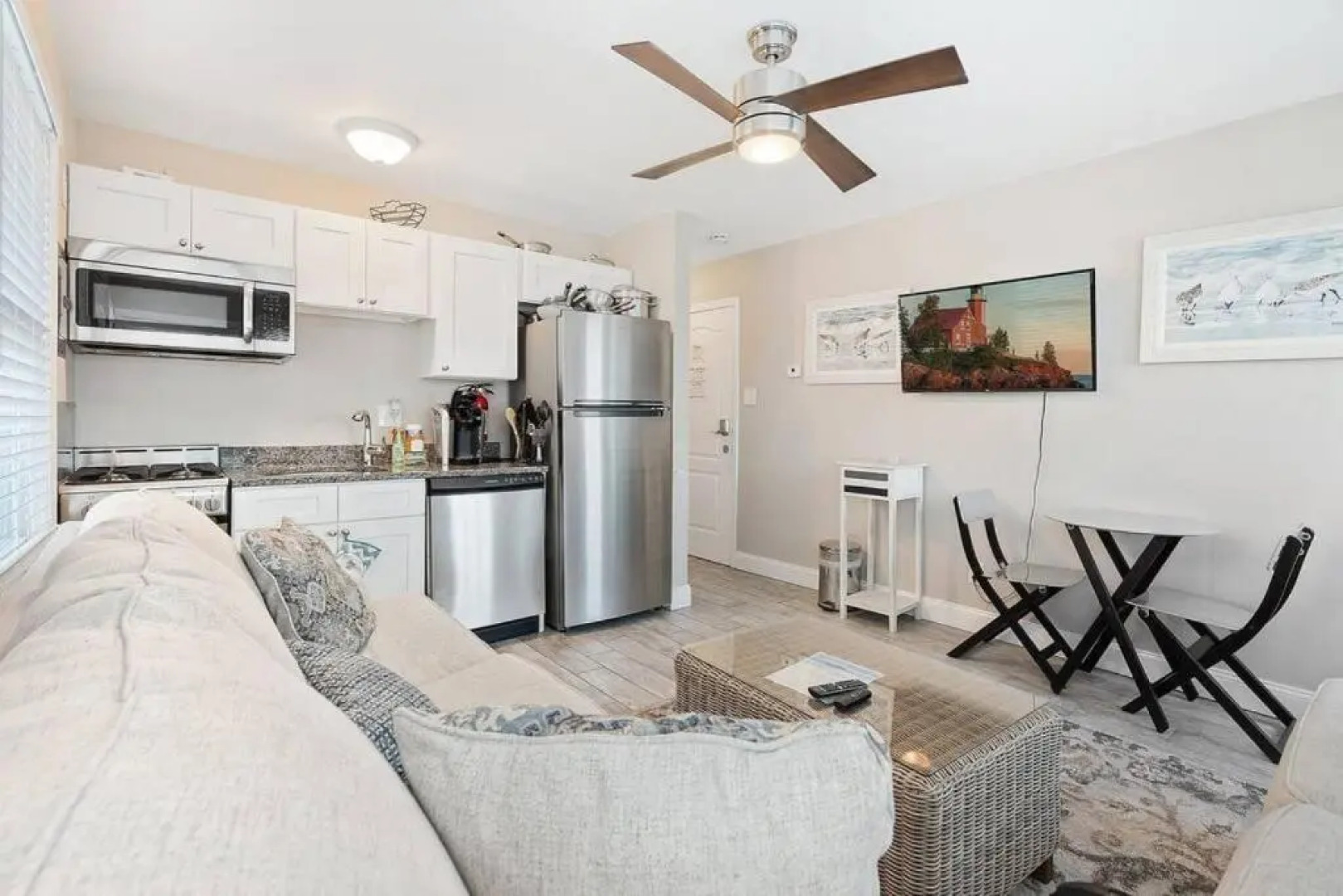 Catch some Rays Parking 2 blocks from Beach