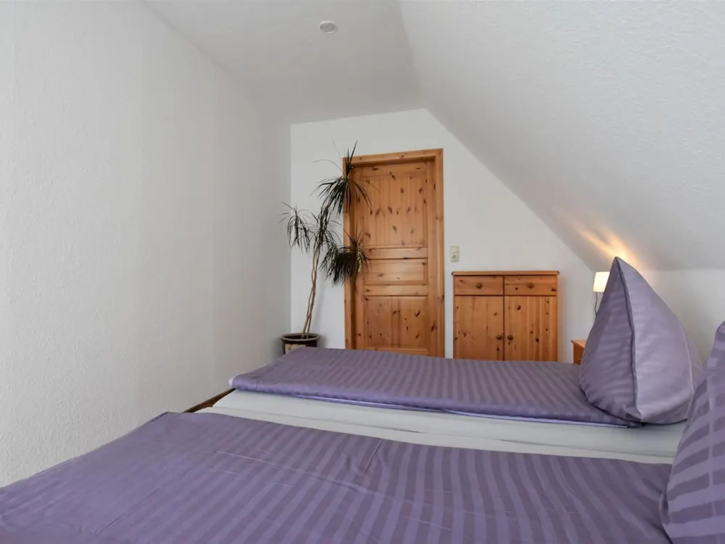 4 Room Holiday Apartment with Garden near Lake