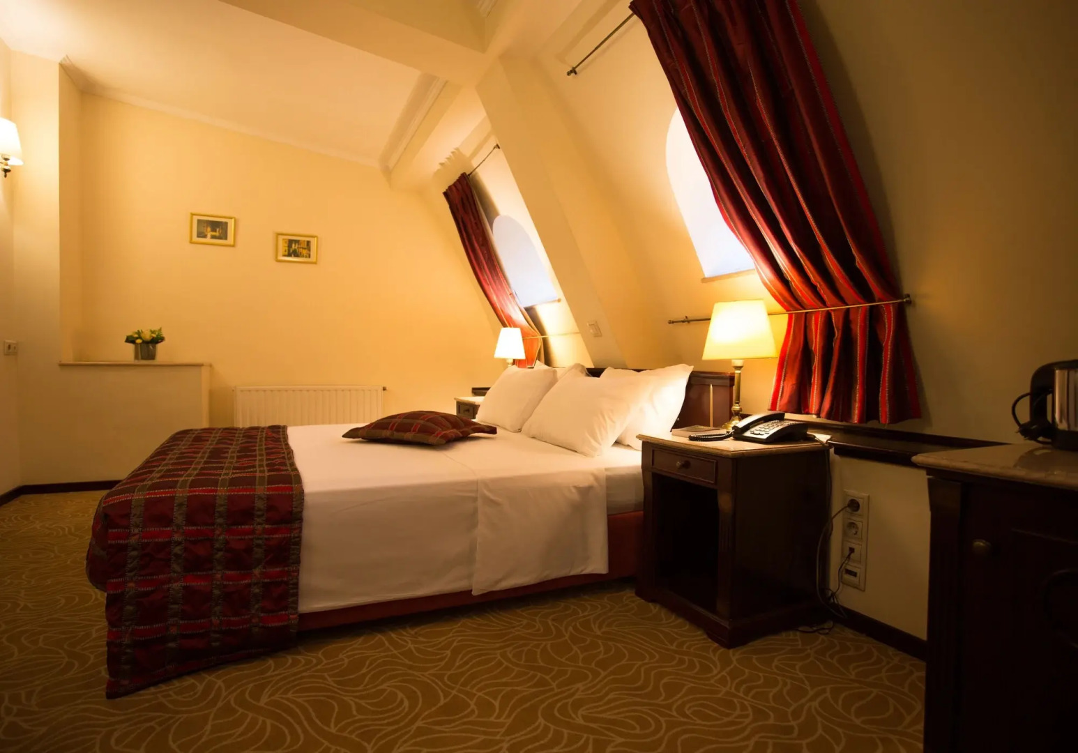 Zeus Essence Bucharest Venezia