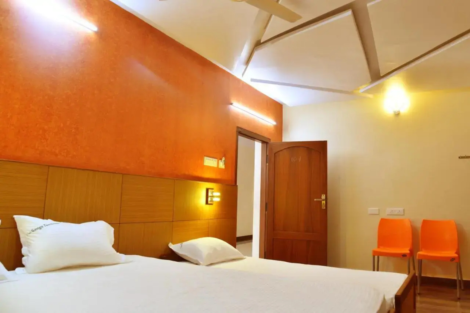 Hotel Parvathi International
