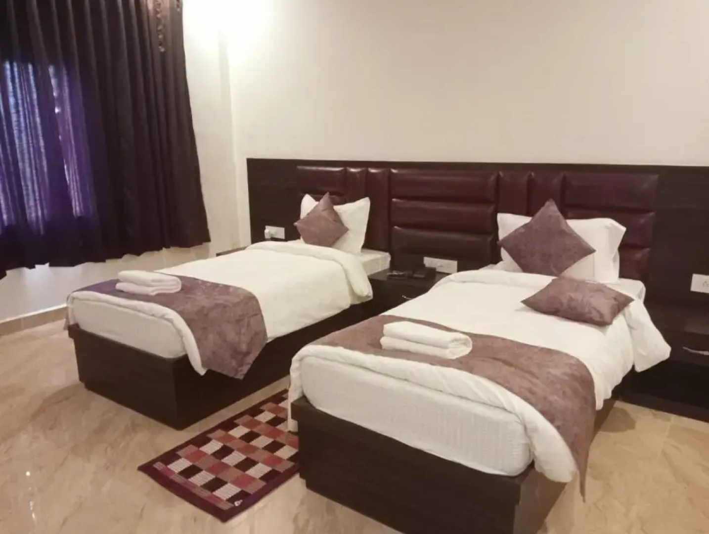 Hotel Leela Galaxy