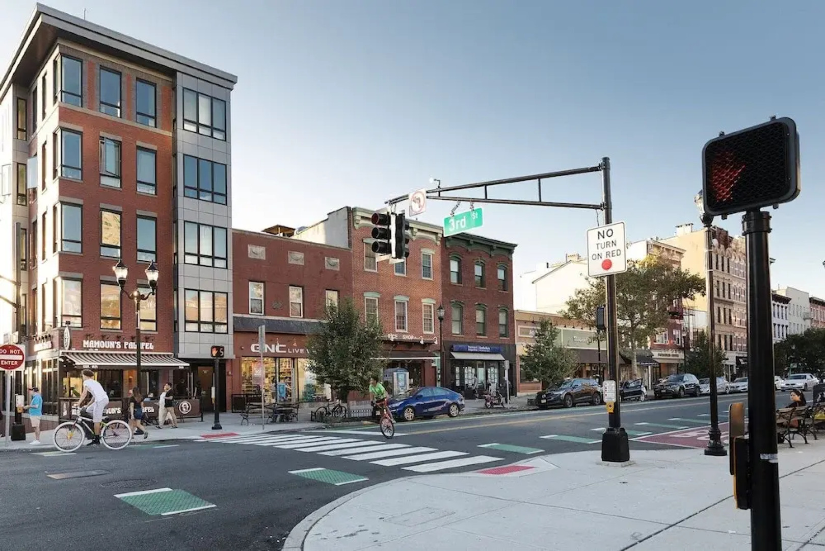 Huge Stylish 3 BR Loft Cobblestone St Next to NYC