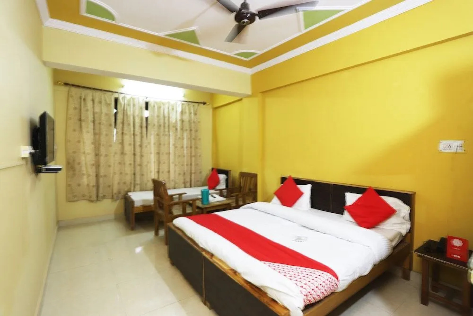 OYO 43688 Hotel Surya