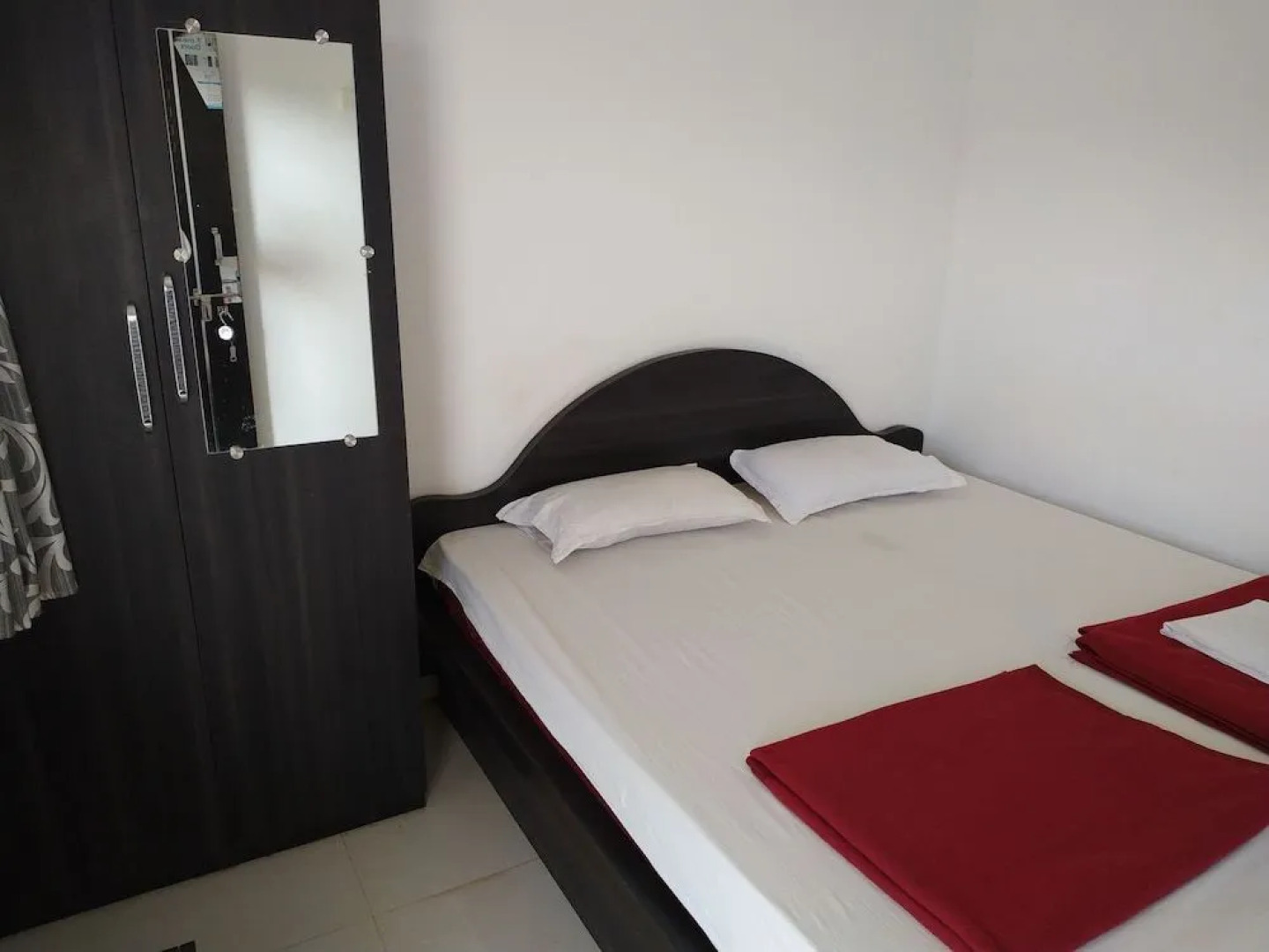 Iroomz Hotel Gananjaya - Hostel