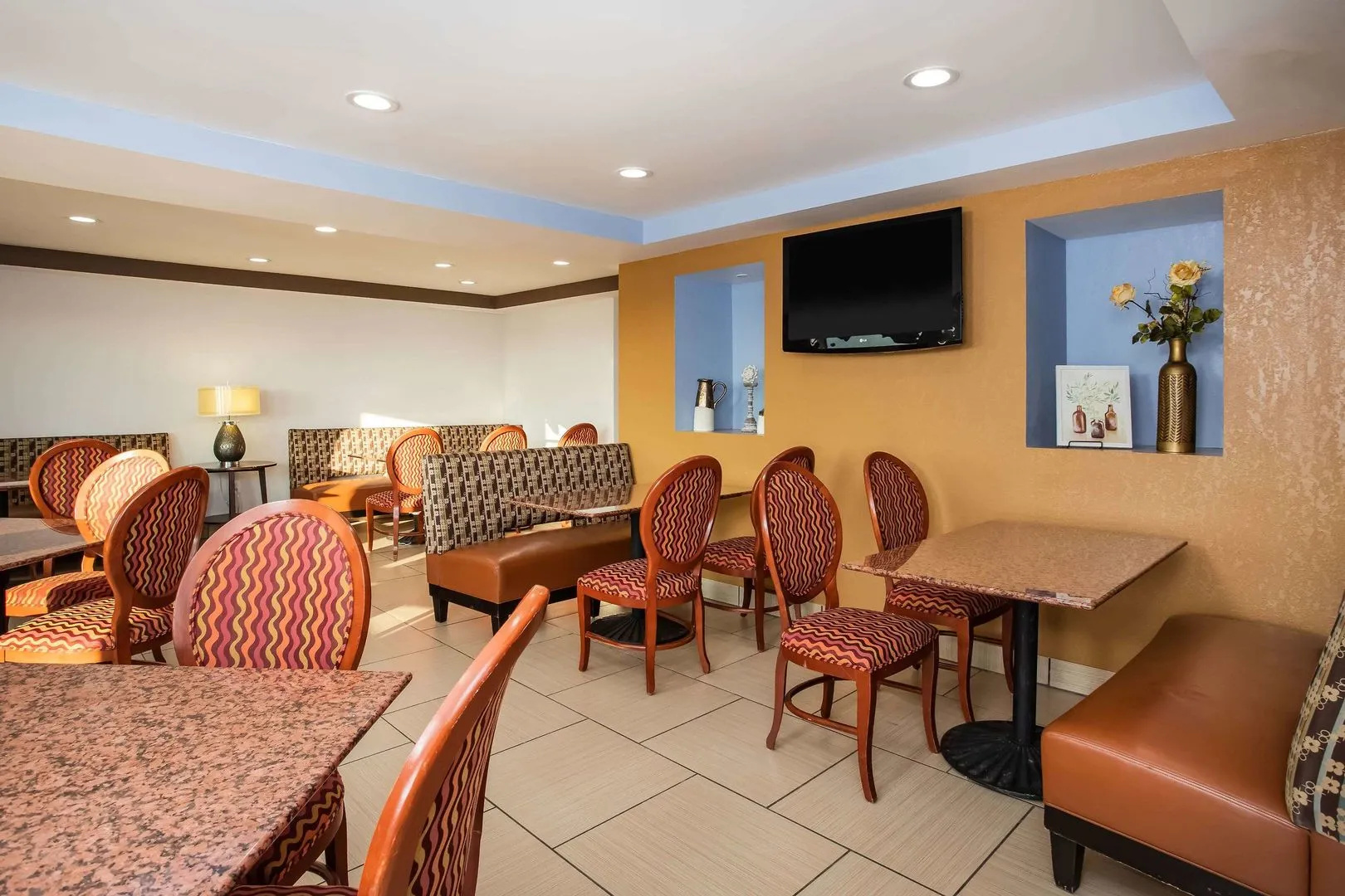 Travelodge by Wyndham Fort Wayne North