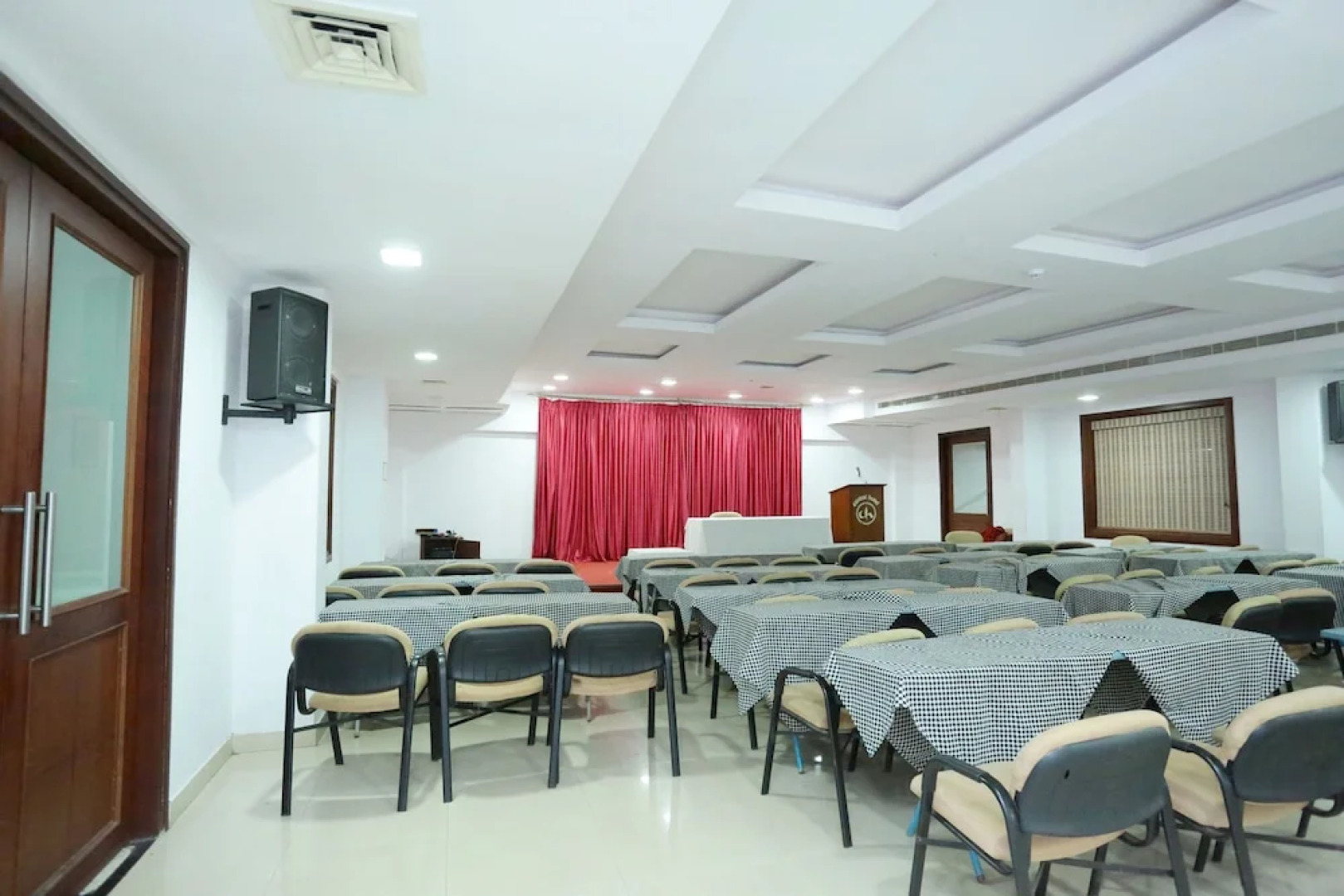 Oyo 15992 Central Hotel