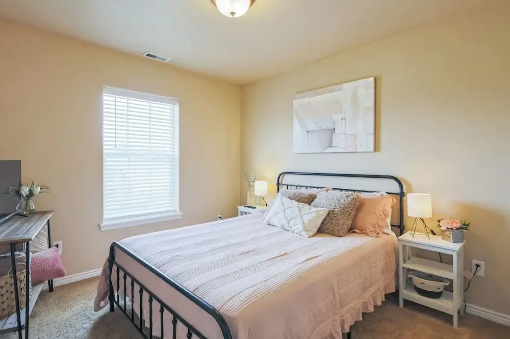 Cozy Corner Oasis With Hot Tub 4 Bedroom Home