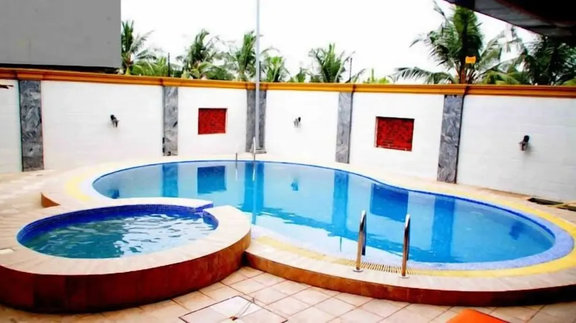 Apno Hotel and Suites