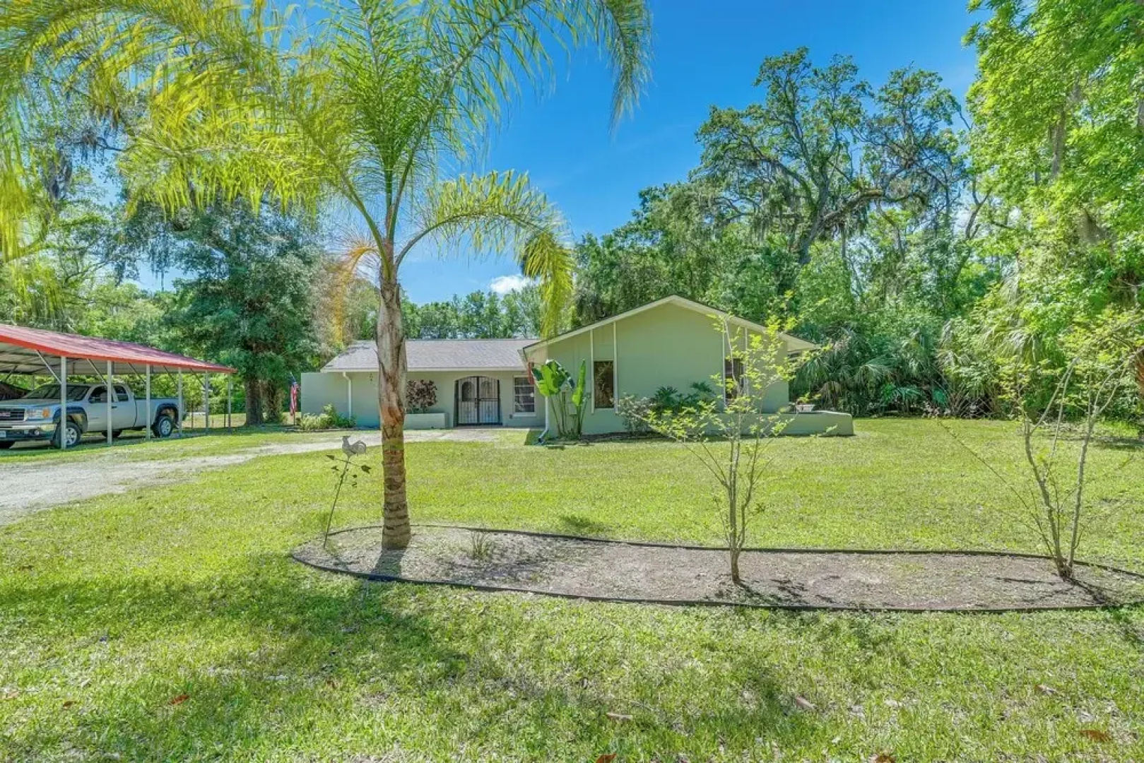 Lovely Crystal River Home w/ Lanai & Pool!