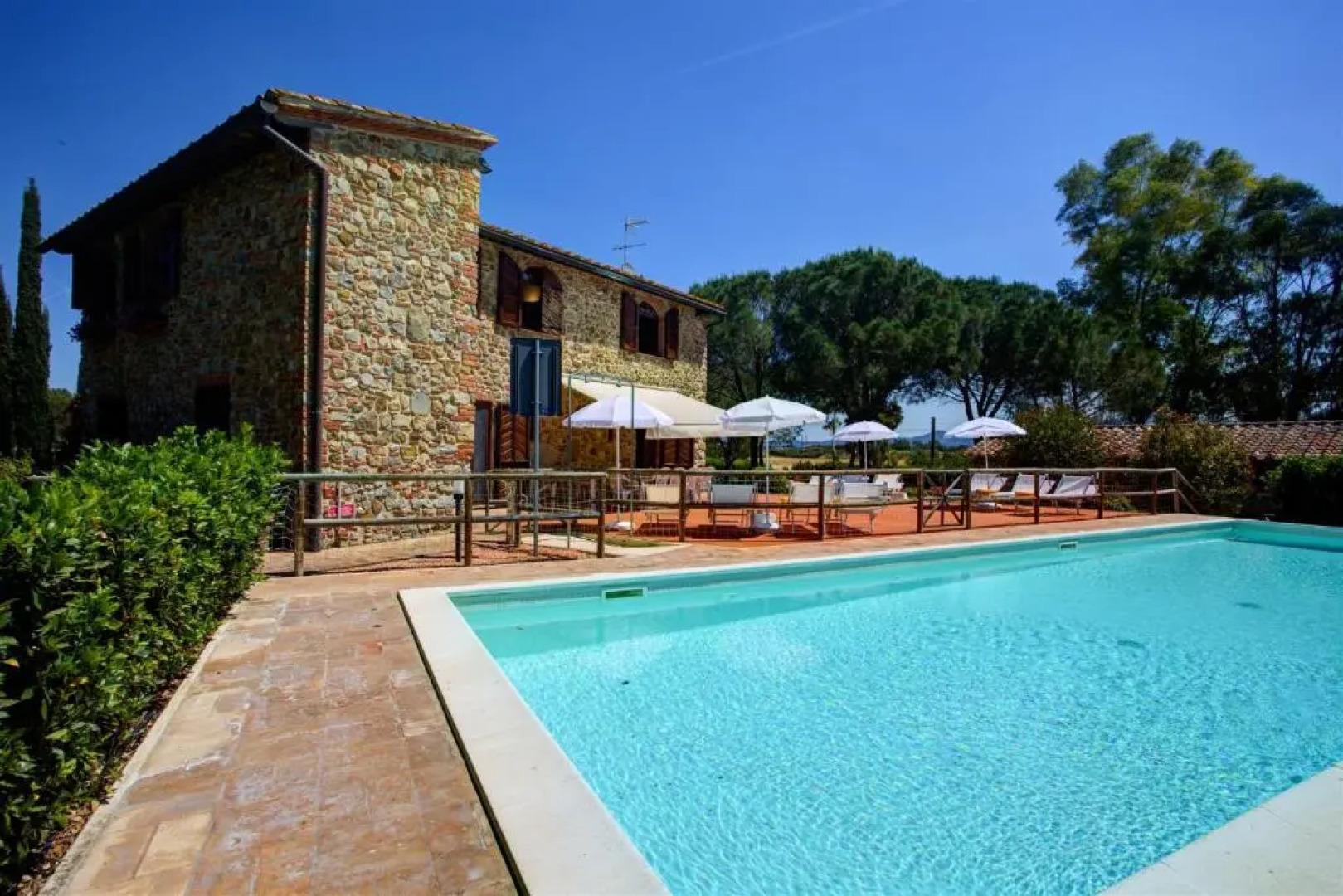 LA MAGIA 8&2, Emma Villas