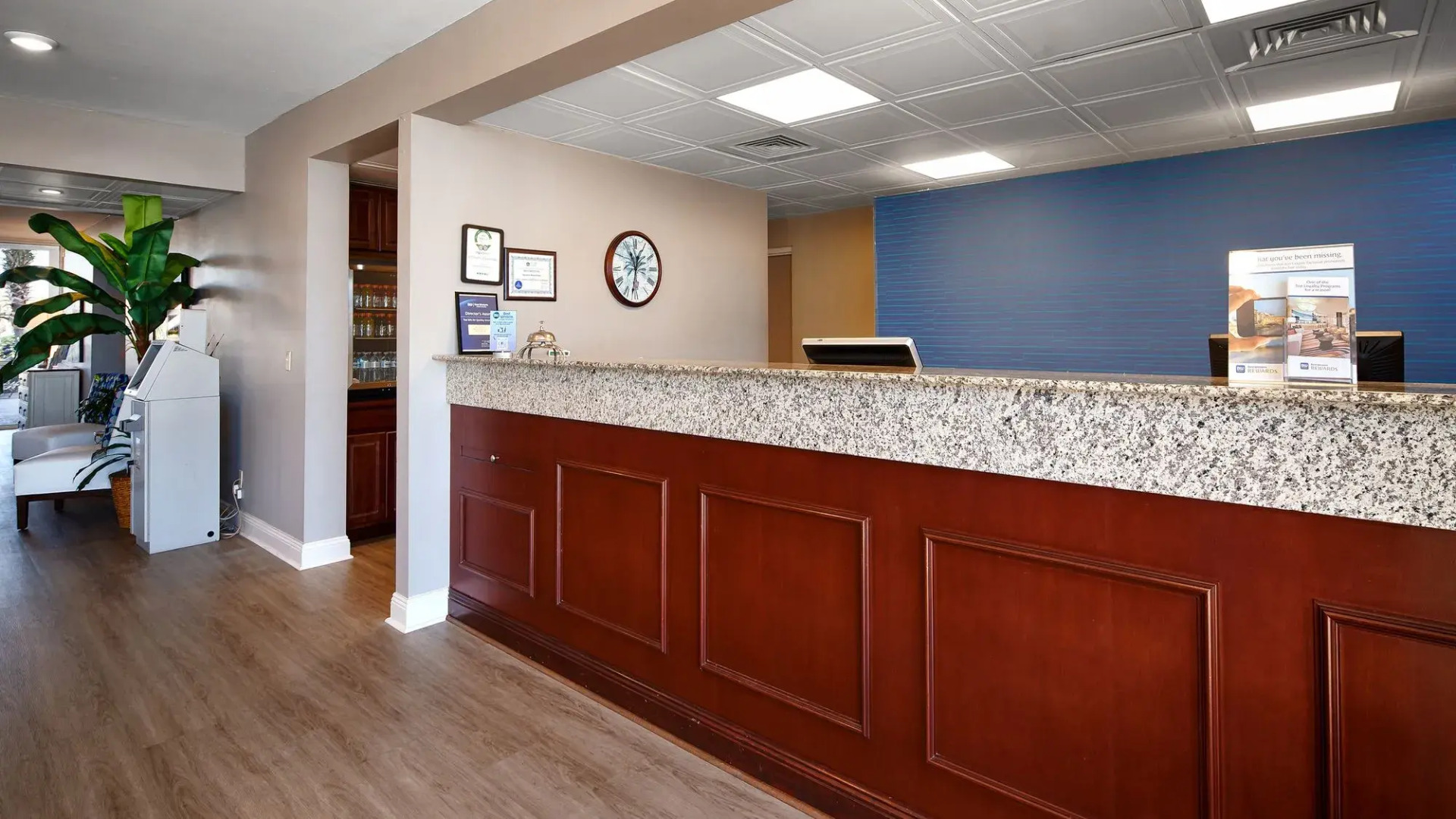 Best Western Navarre Waterfront