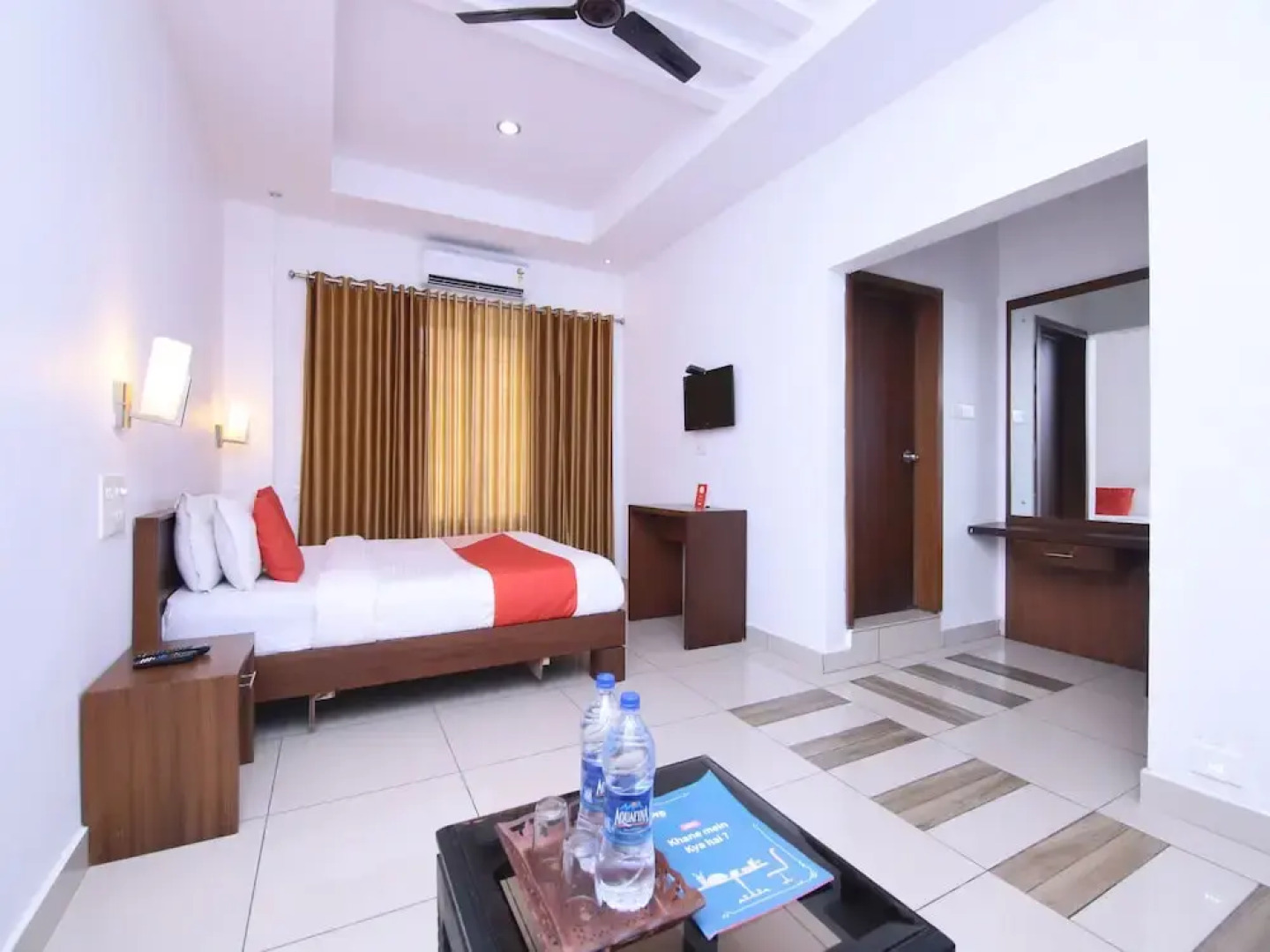 OYO 11374 Hotel Pearl View Residency