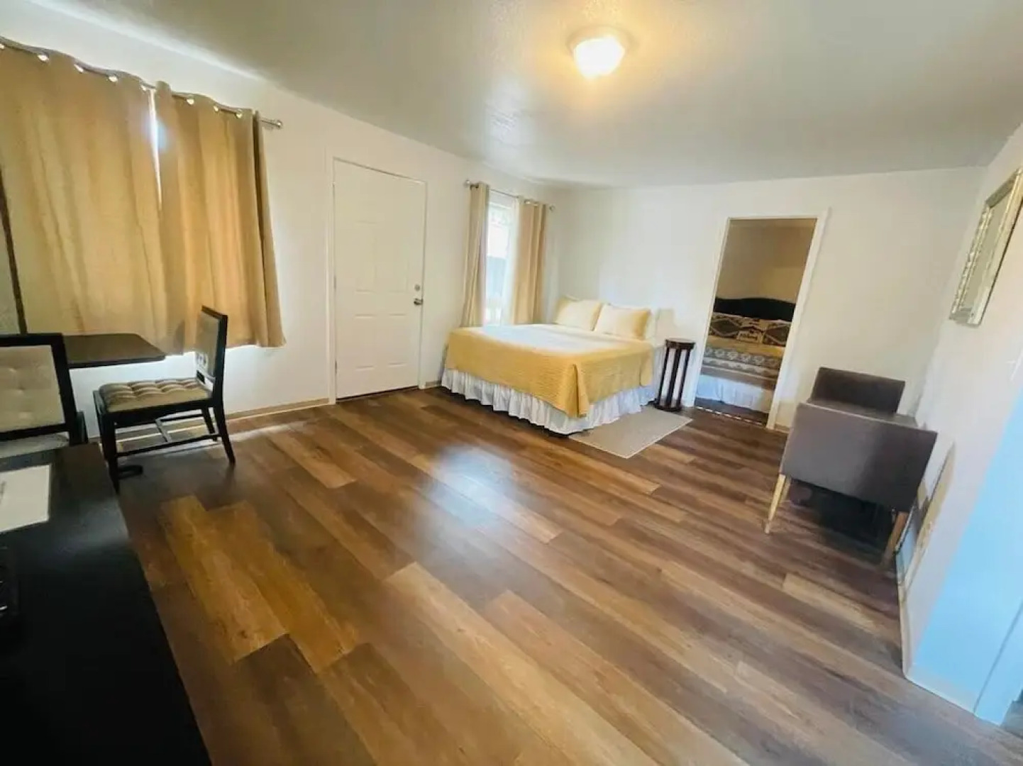 Riverfront Lodging