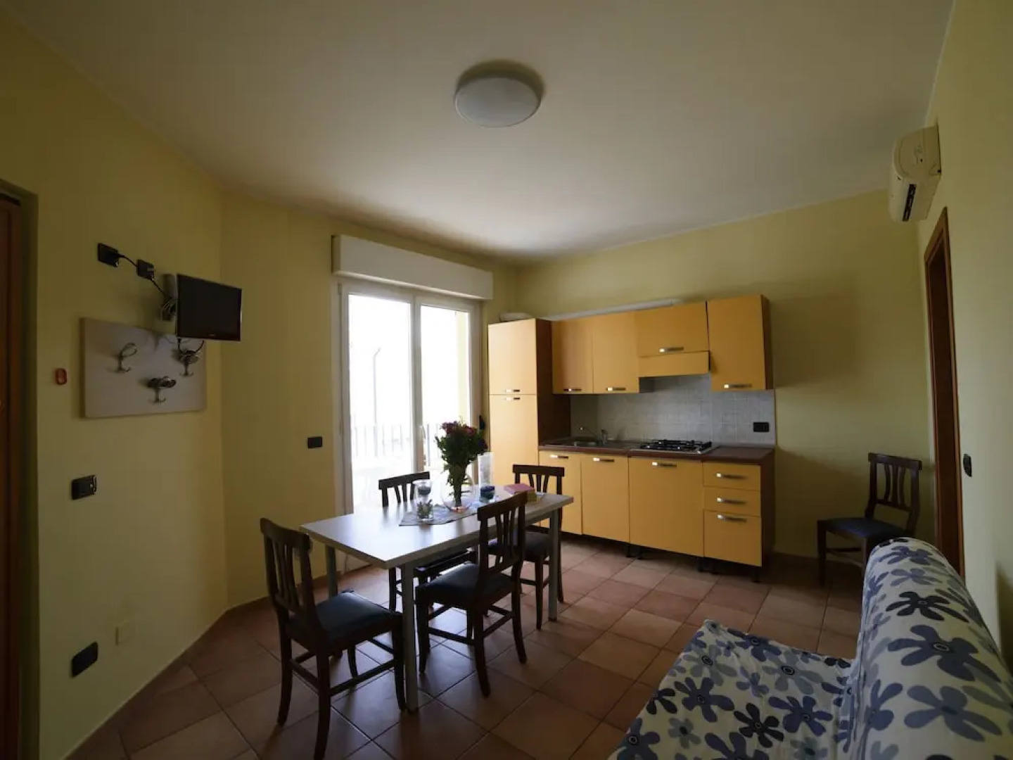 House in Residence With Swimming Pool, Near the Sea