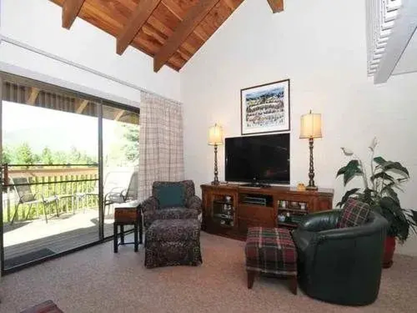 Snowcreek Condominiums Summer Pool with Sun Valley Amenities