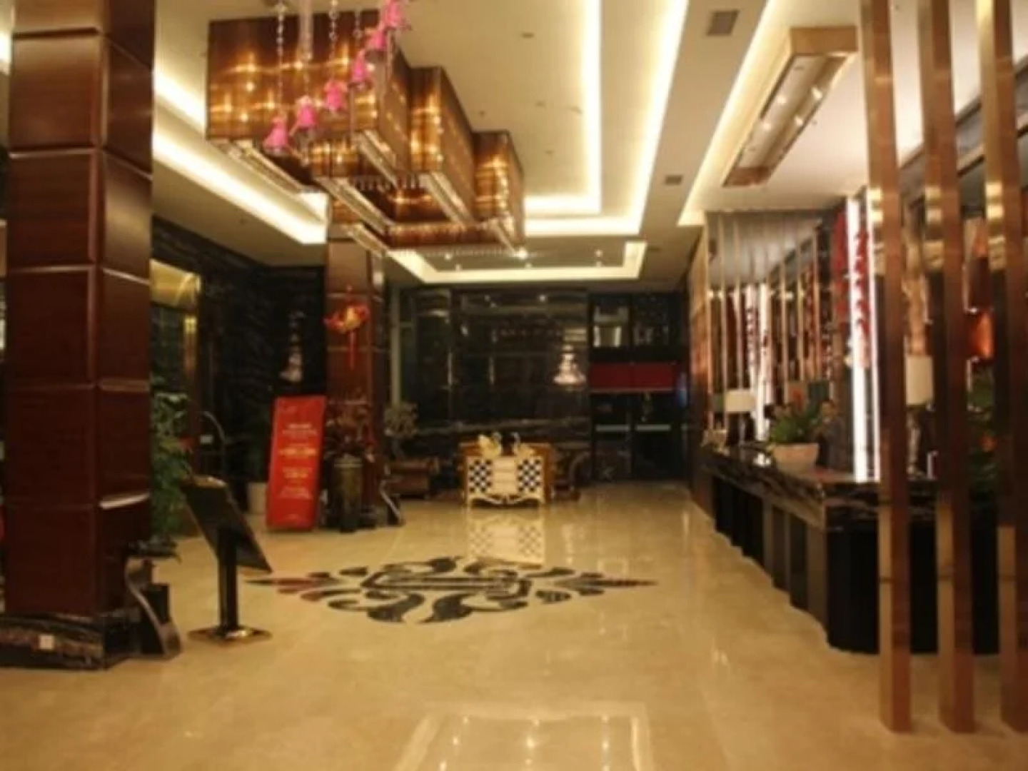 Leshan Celebrity Hotel