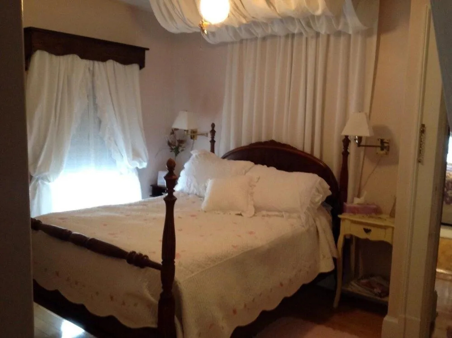 Maple Tourist Home Bed & Breakfast