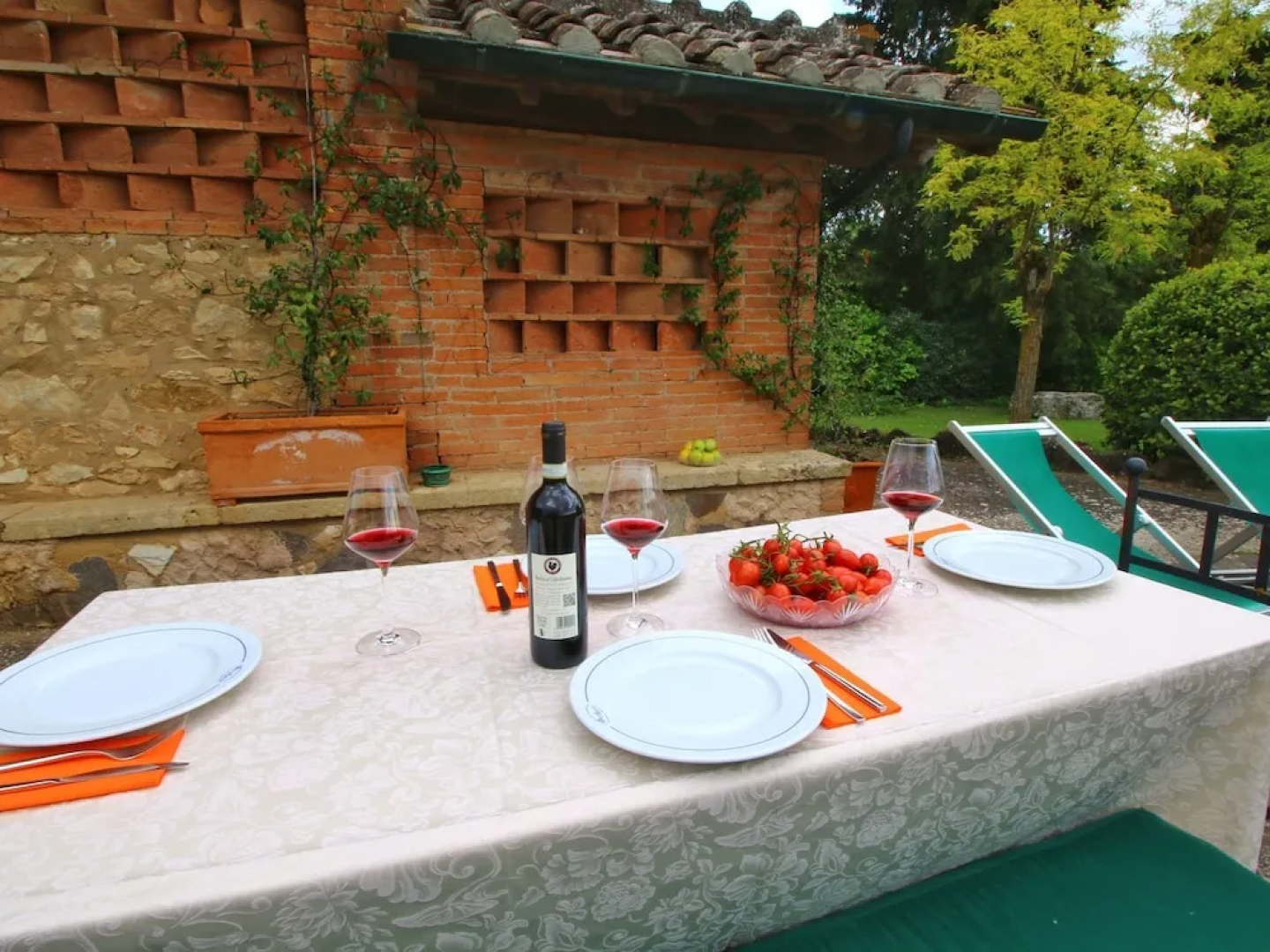 Spacious Apartment on an Estate From the 14th Century, Centrally Located in Tuscany