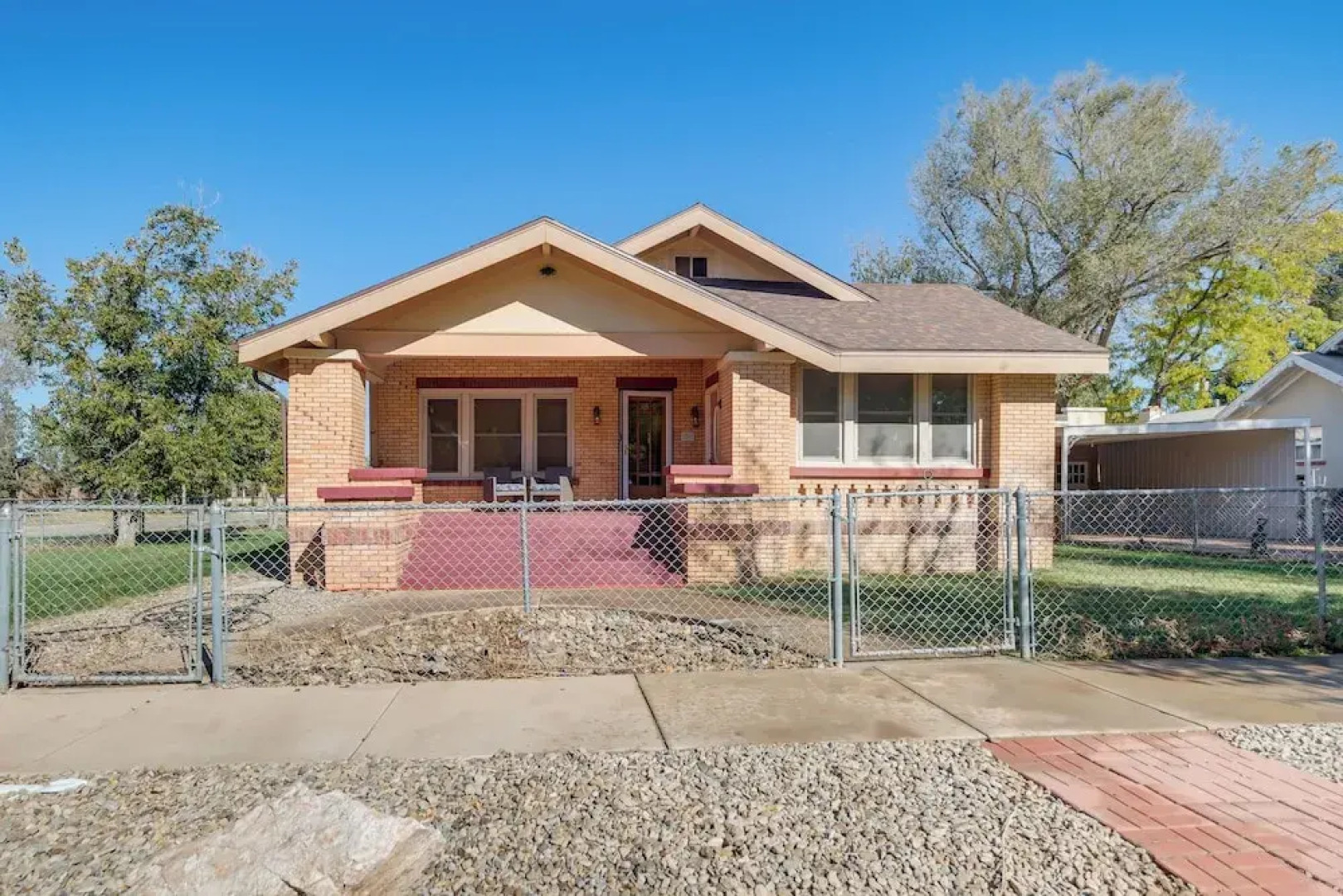 Walk to Main Street: Charming Roswell Home!