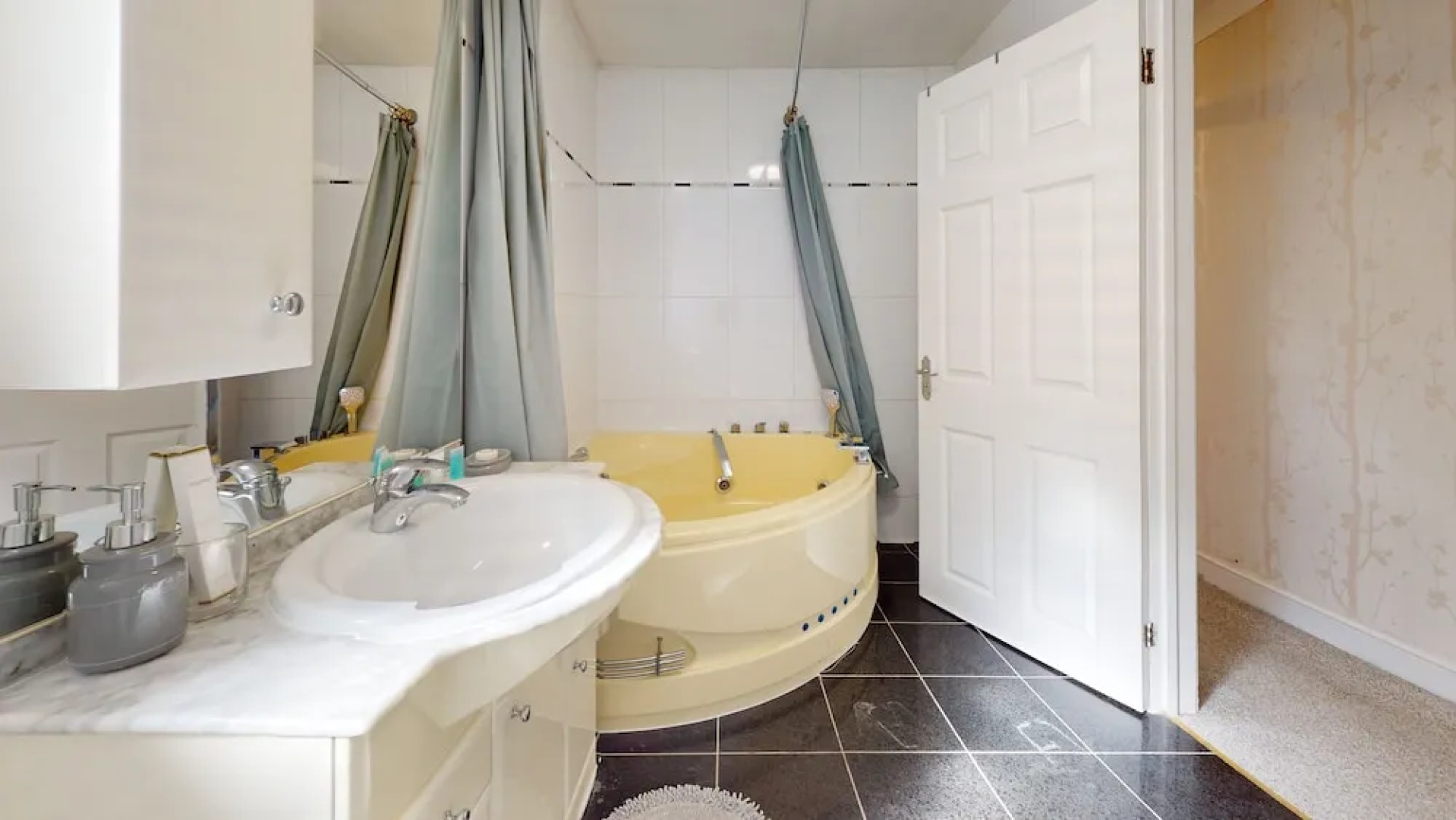 Charming 5-bed House in Grays