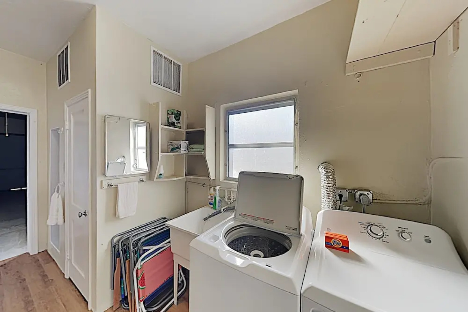 New Listing! Tropical Getaway - 5 Minutes To Beach 2 Bedroom Home