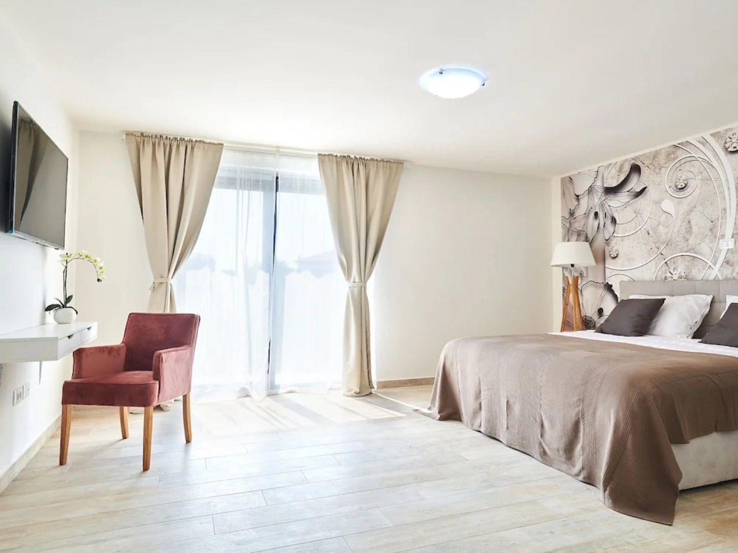 Beautifully decorated villa with pool ideal for vacation with your family.