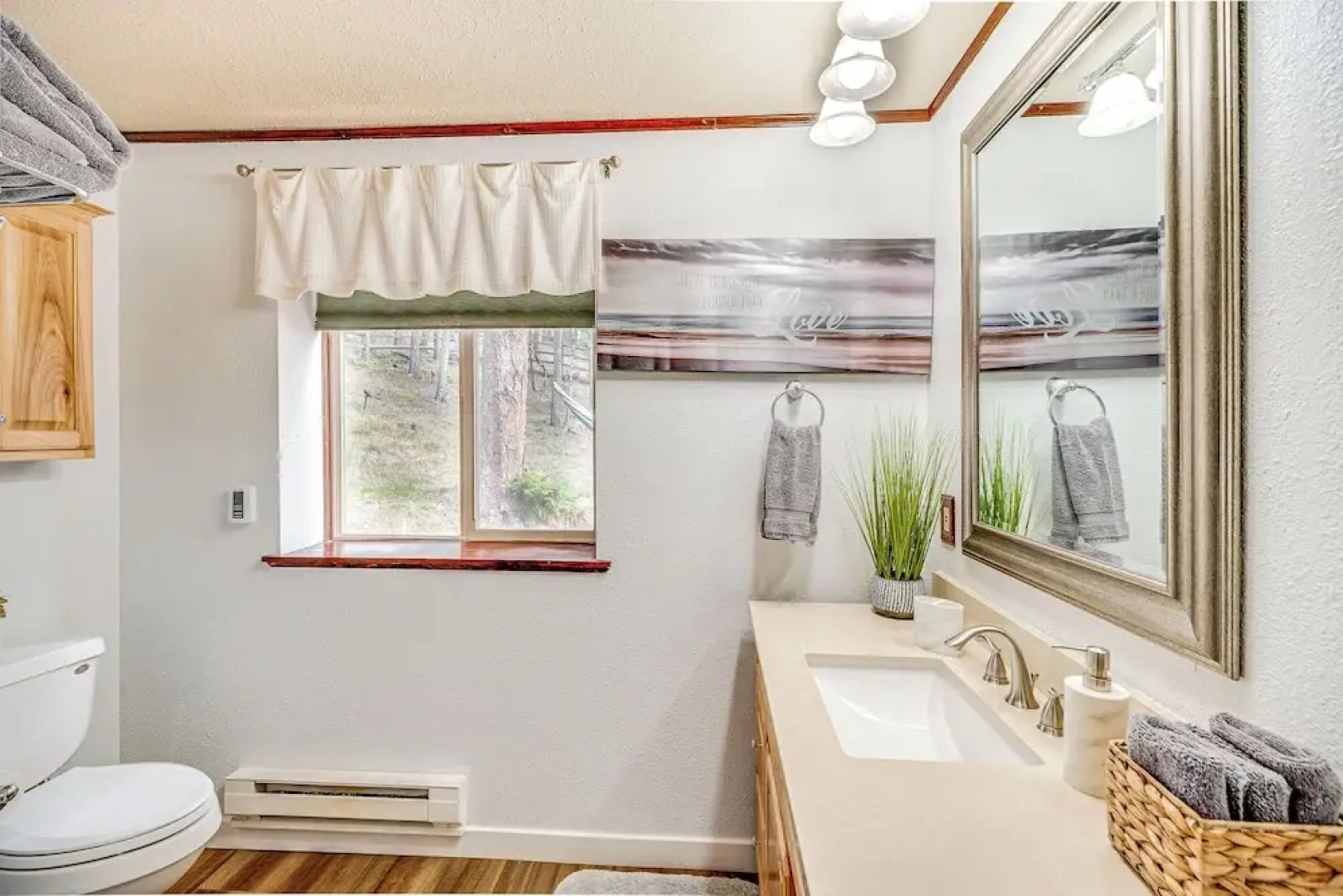 Cozy Home w/ Hot Tub - 11 Mi to Rainbow Falls