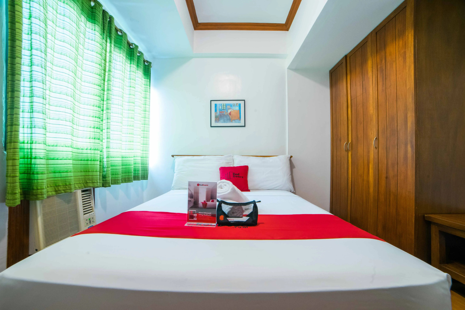 RedDoorz @ Moonwalk Paranaque