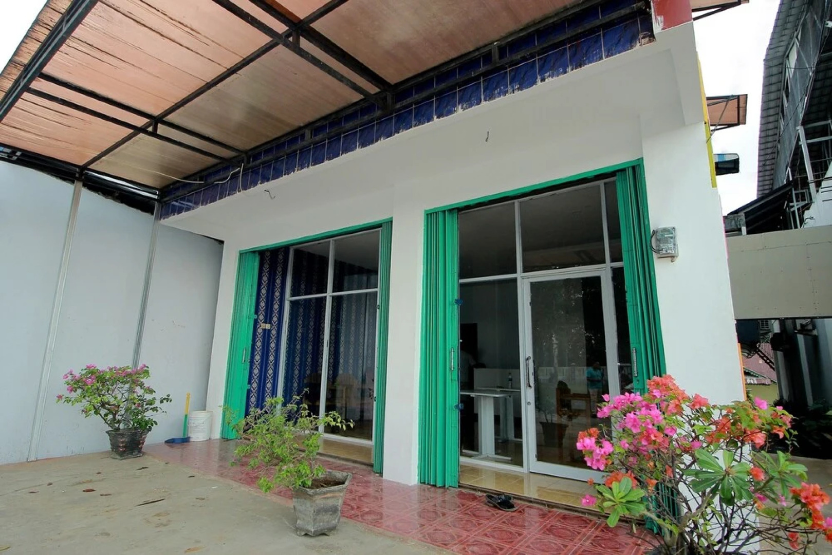 OYO 1981 Unib Kostel