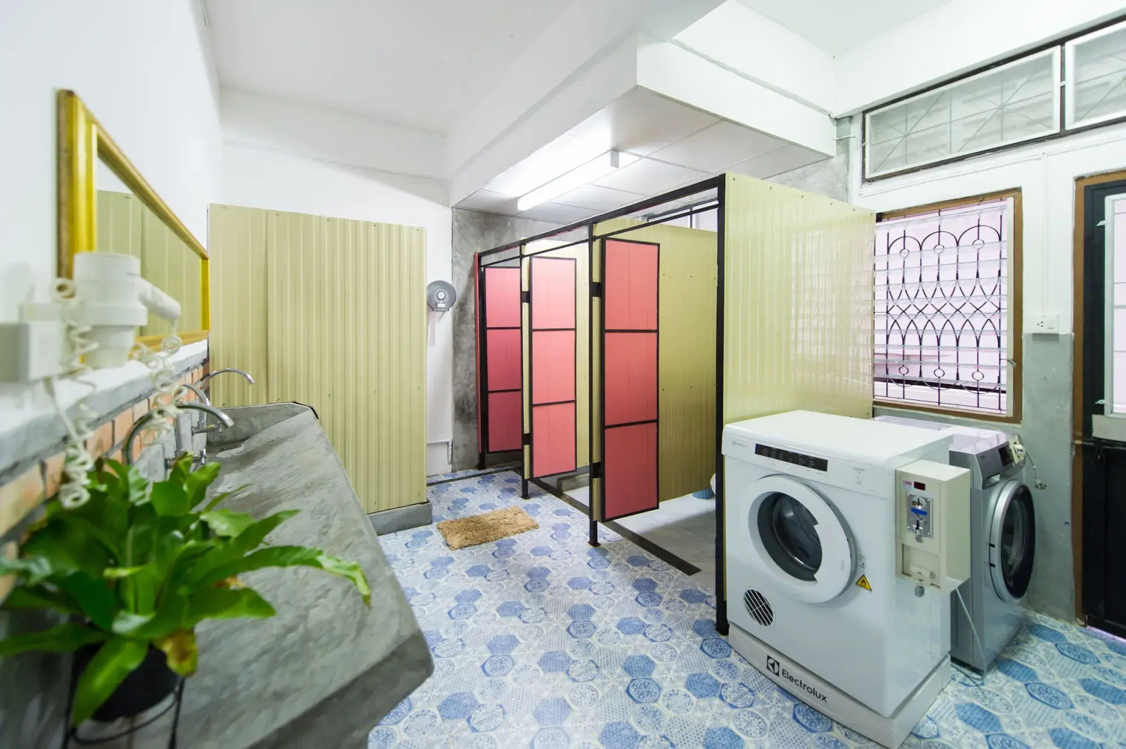 The Neighbors Hostel - Adults Only