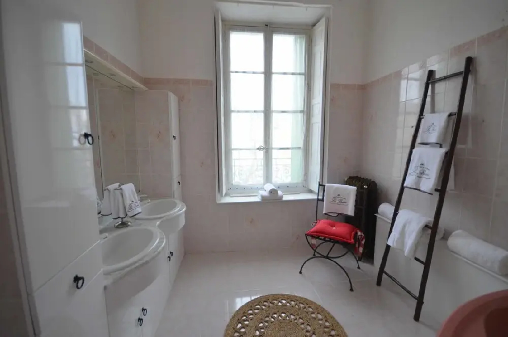 Two-Bedroom Apartment in Le Barroux