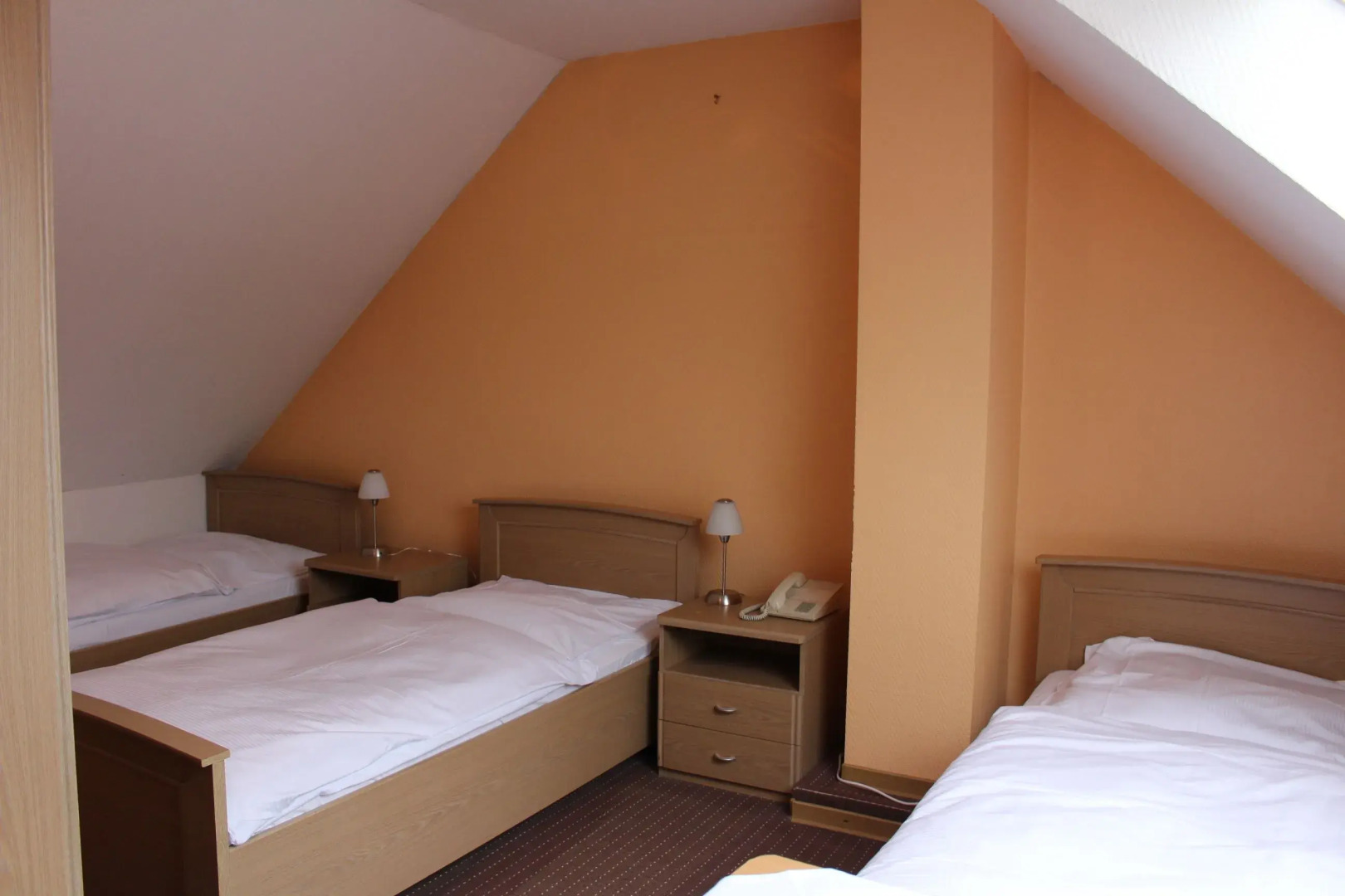 Angelis Pension - Restaurant zum grunen Baum