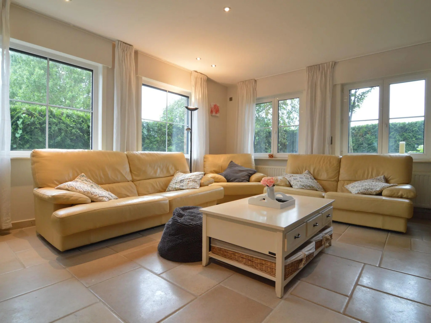 Sun-kissed Villa in Diksmuide With Garden, Sauna