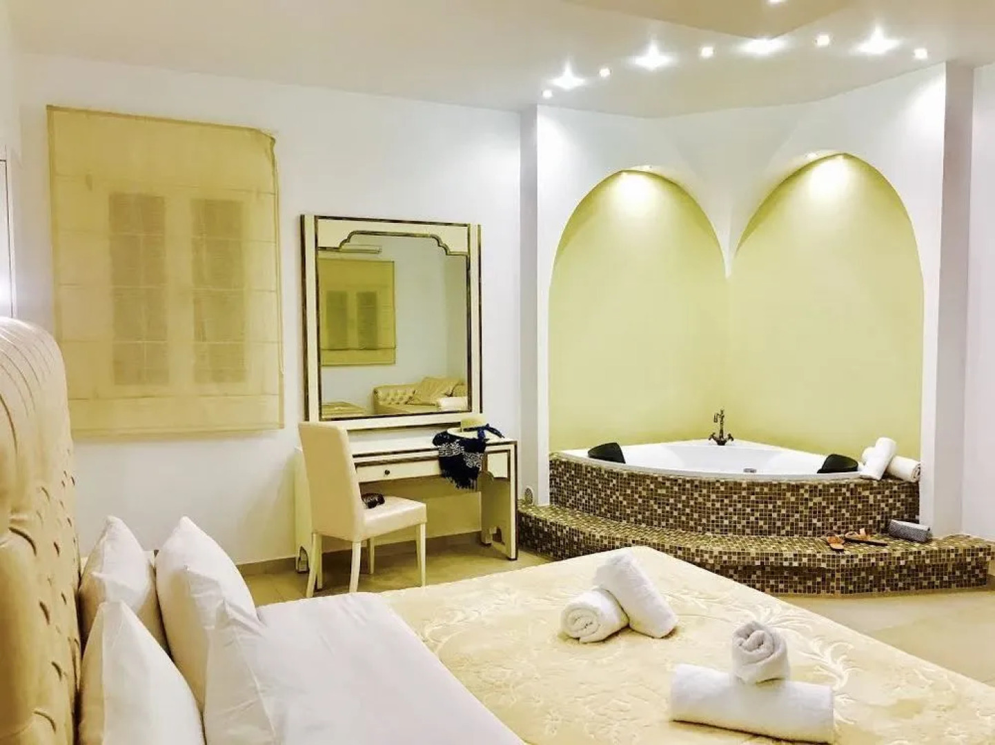 Queen Boutique Suites