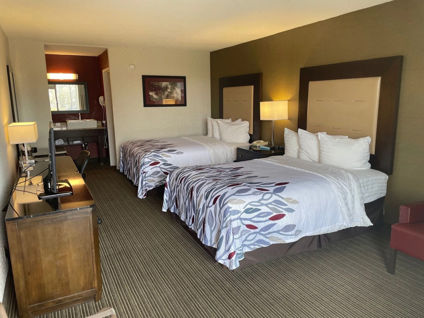 Red Roof Inn & Suites DeKalb