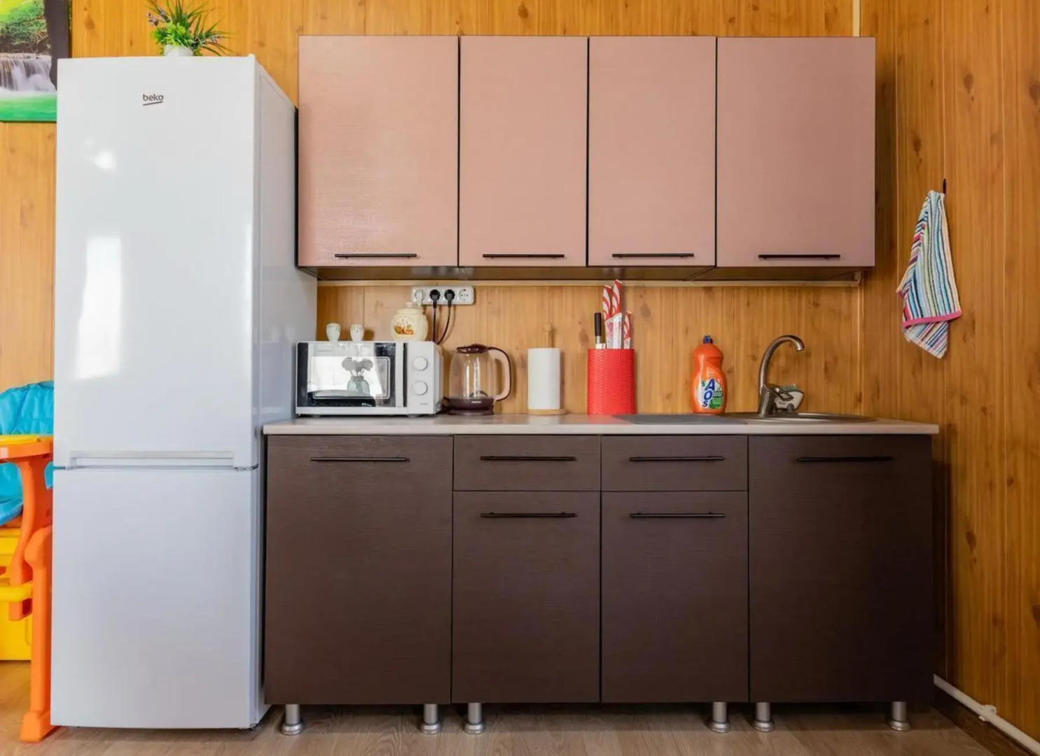 West House (Вест Хаус) с бассейном и сауной