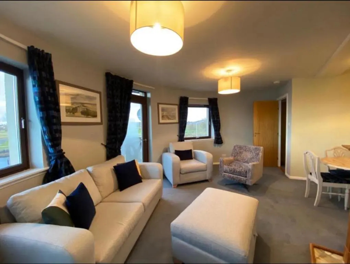 Harbour And River View, Beach 50m From Doorstep & Free Parking