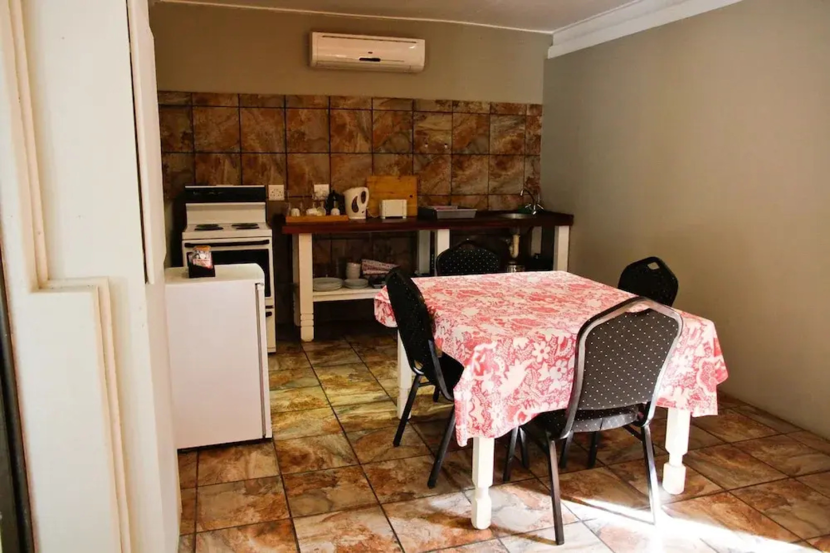 Ikaia River Lodge